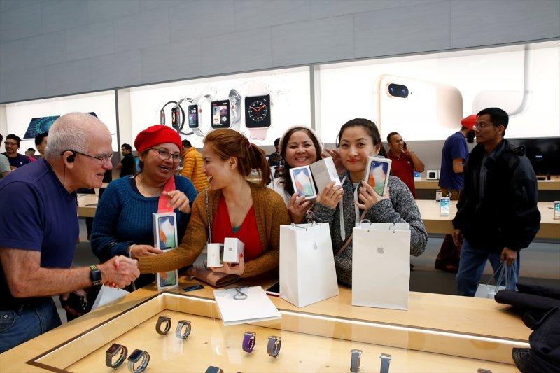 ABD'de iPhone X satışta
