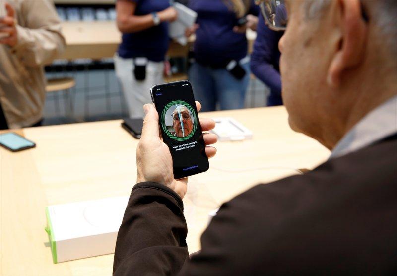ABD'de iPhone X satışta