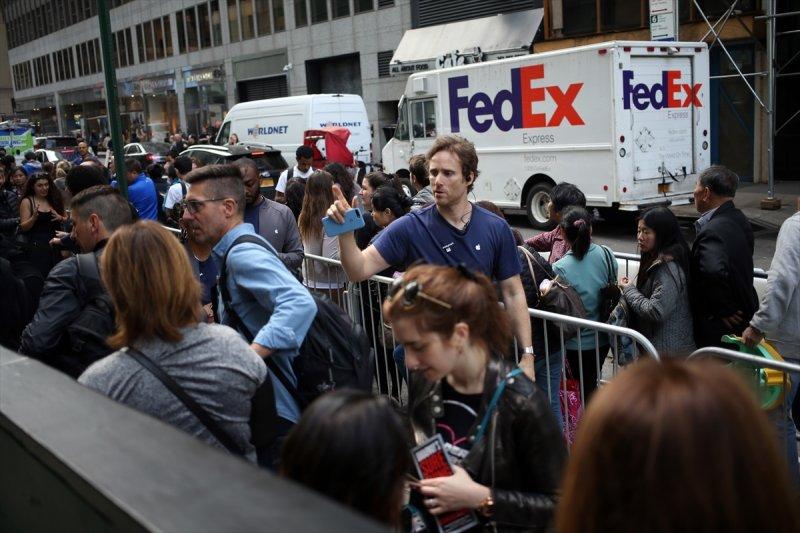 ABD'de iPhone X satışta