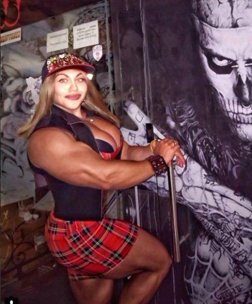 Rusya'nın en kaslı kadını