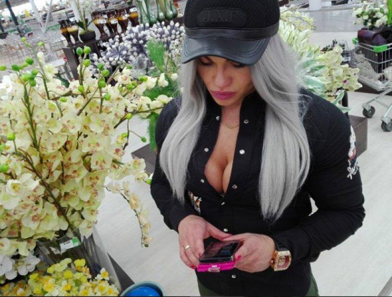 Rusya'nın en kaslı kadını