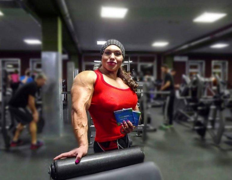 Rusya'nın en kaslı kadını