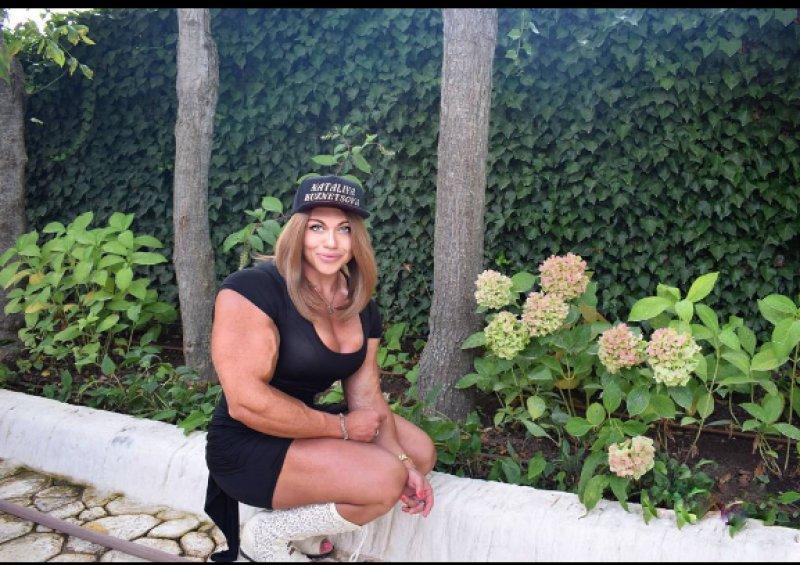 Rusya'nın en kaslı kadını