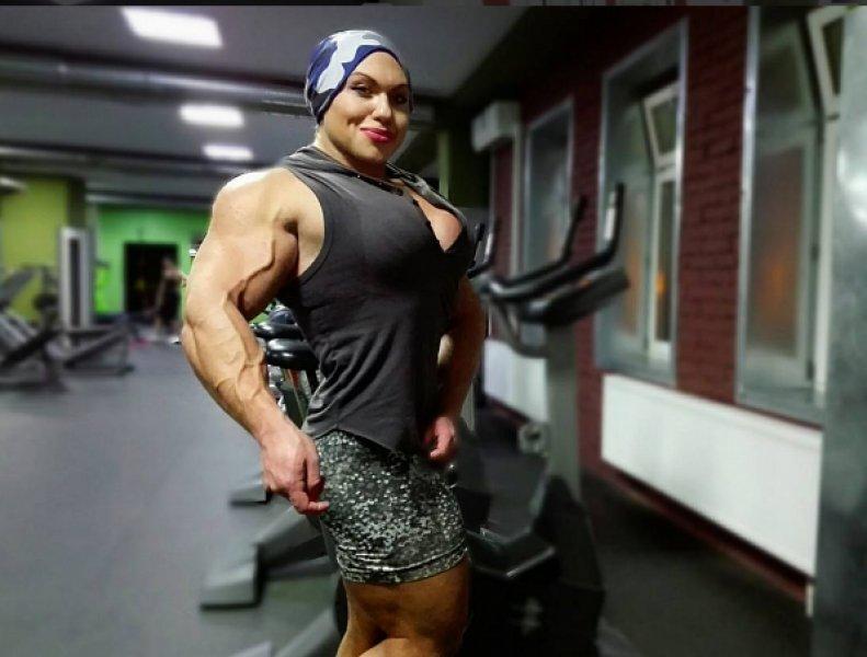 Rusya'nın en kaslı kadını