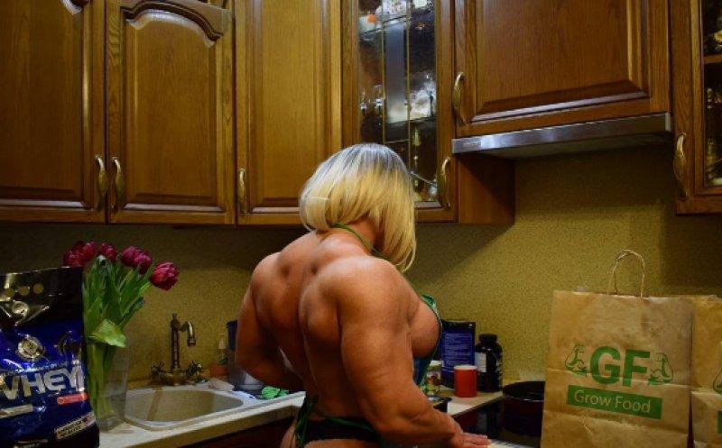 Rusya'nın en kaslı kadını