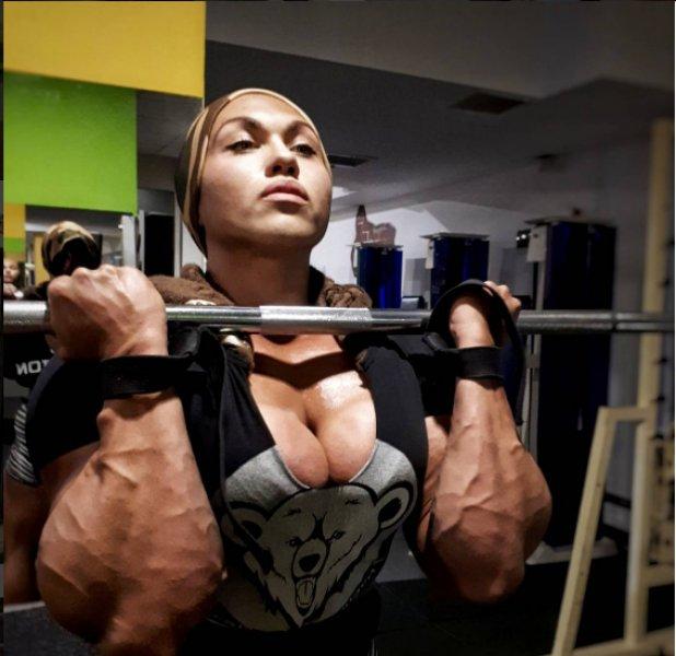 Rusya'nın en kaslı kadını