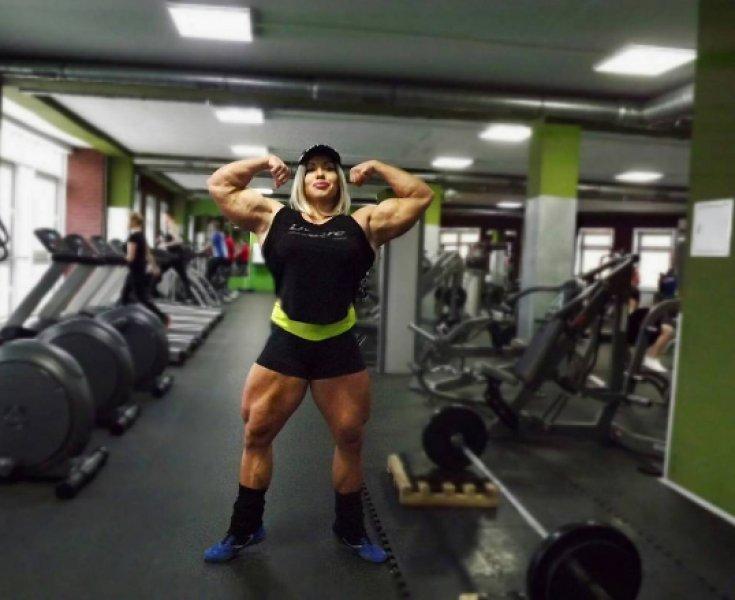 Rusya'nın en kaslı kadını