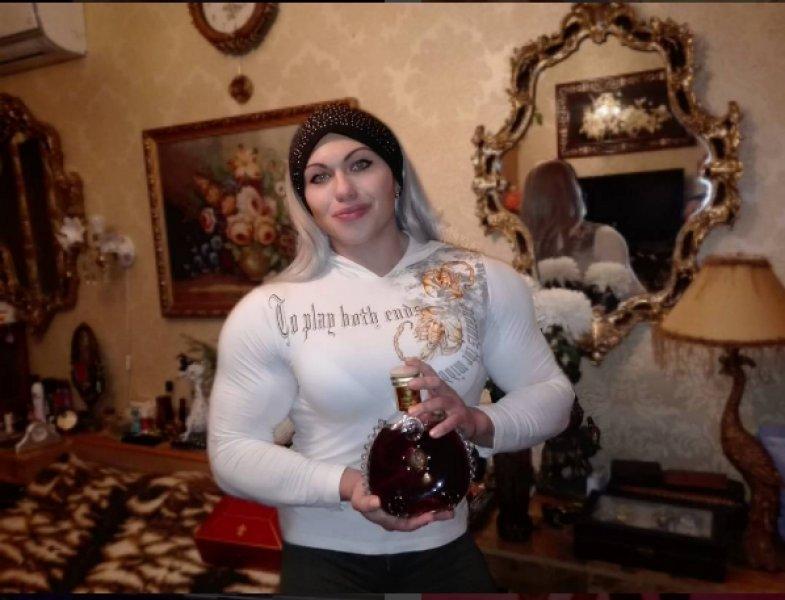 Rusya'nın en kaslı kadını