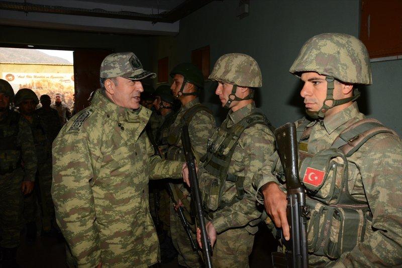 Hulusi Akar Hakkari'de