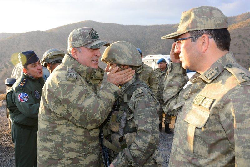 Hulusi Akar Hakkari'de