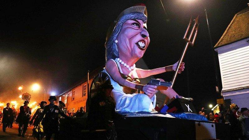 400 yıllık 'Şenlik Ateşi' festivali renkli görüntülere sahne oldu
