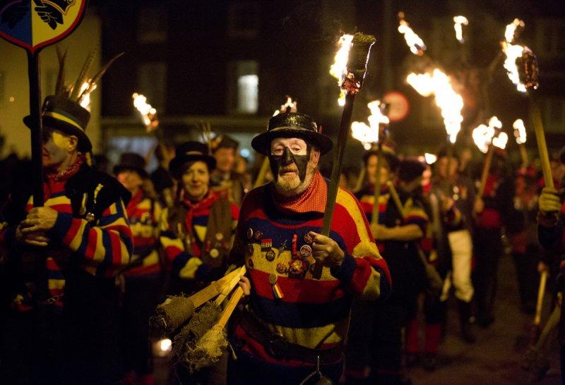 400 yıllık 'Şenlik Ateşi' festivali renkli görüntülere sahne oldu