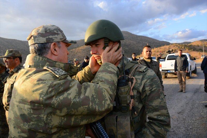 Hulusi Akar Hakkari'de