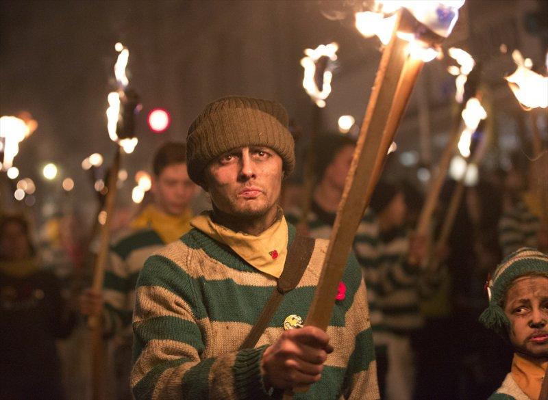 400 yıllık 'Şenlik Ateşi' festivali renkli görüntülere sahne oldu