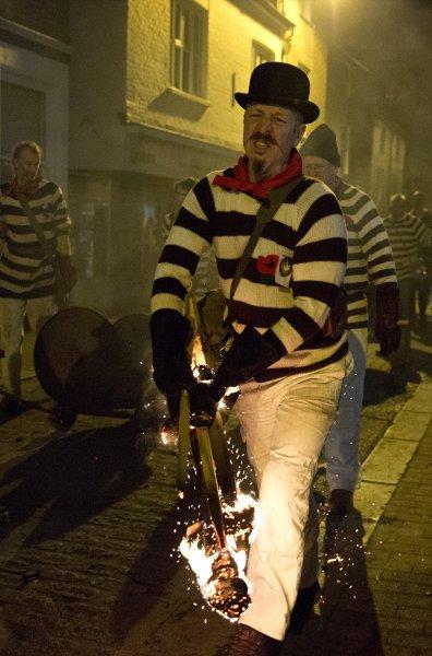 400 yıllık 'Şenlik Ateşi' festivali renkli görüntülere sahne oldu