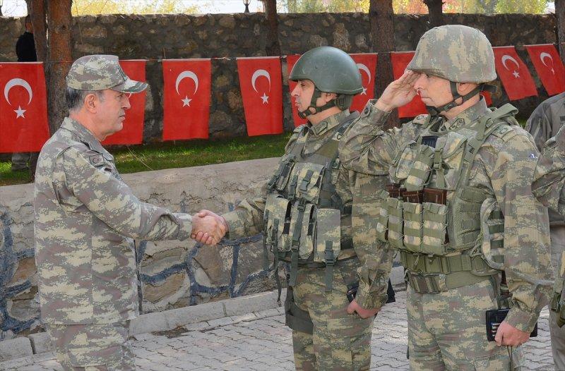 Hulusi Akar Hakkari'de