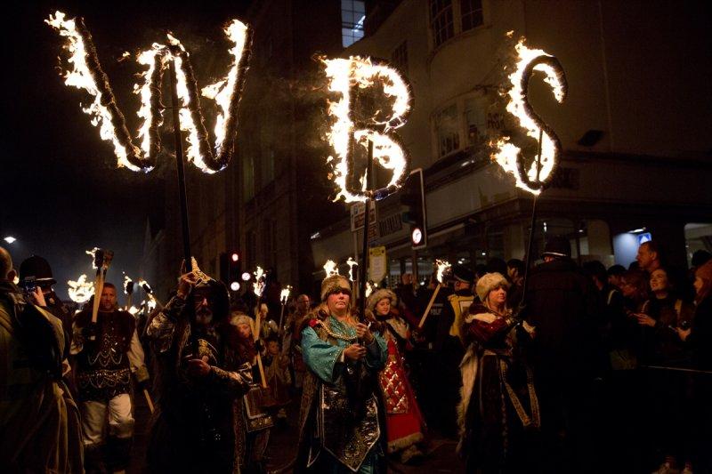 400 yıllık 'Şenlik Ateşi' festivali renkli görüntülere sahne oldu