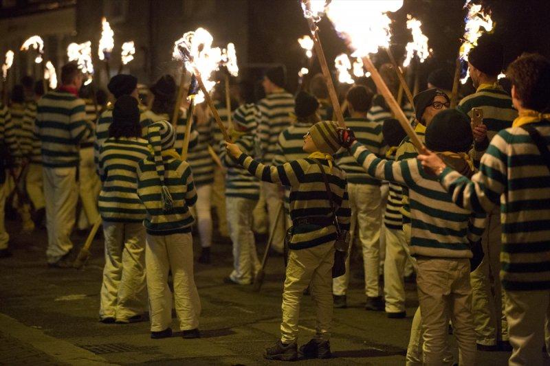 400 yıllık 'Şenlik Ateşi' festivali renkli görüntülere sahne oldu