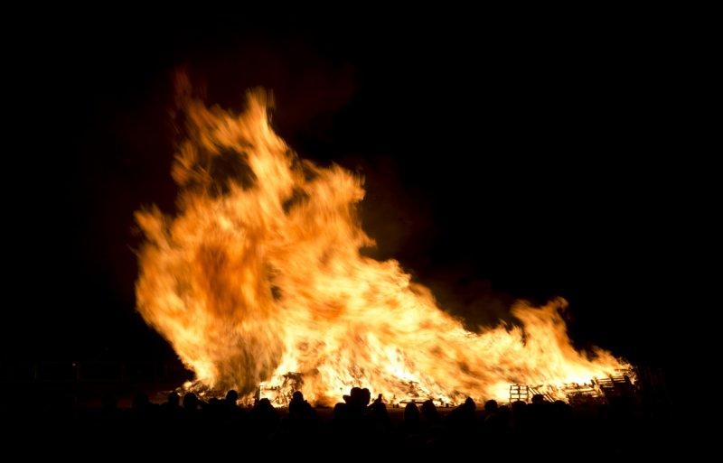 400 yıllık 'Şenlik Ateşi' festivali renkli görüntülere sahne oldu