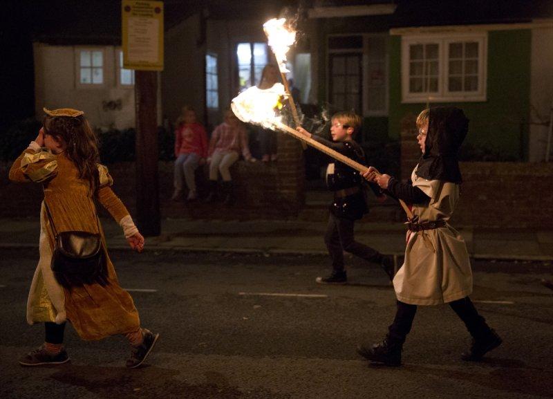 400 yıllık 'Şenlik Ateşi' festivali renkli görüntülere sahne oldu