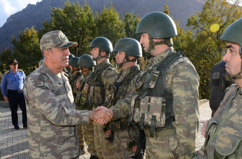 Hulusi Akar Hakkari'de