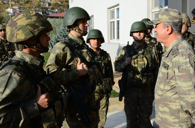 Hulusi Akar Hakkari'de