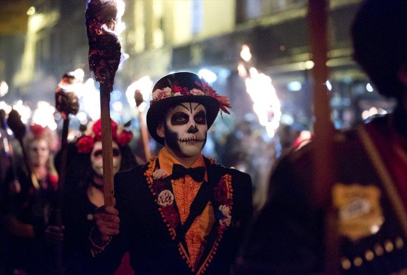 400 yıllık 'Şenlik Ateşi' festivali renkli görüntülere sahne oldu