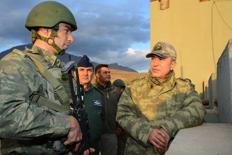 Hulusi Akar Hakkari'de