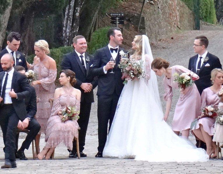 Ünlü manken Kate Upton dünya evine girdi 