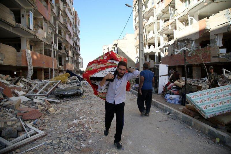 İran'ı vuran depremin yaraları sarılmaya çalışılıyor