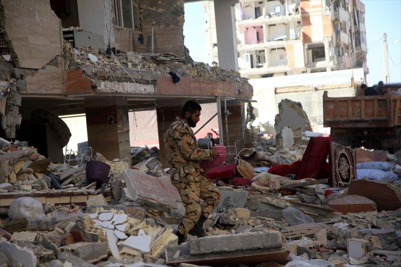 İran'ı vuran depremin yaraları sarılmaya çalışılıyor