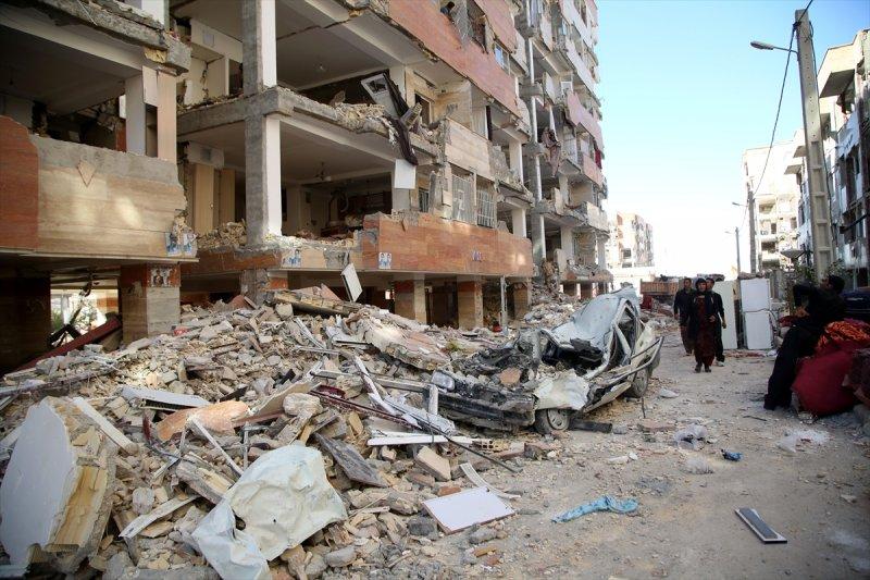 İran'ı vuran depremin yaraları sarılmaya çalışılıyor