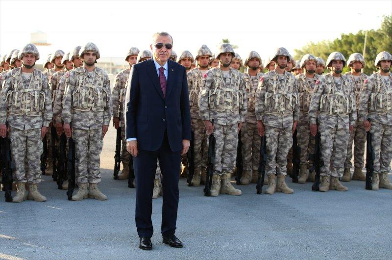 Cumhurbaşkanı Erdoğan Katar'daki Türk birliğinde
