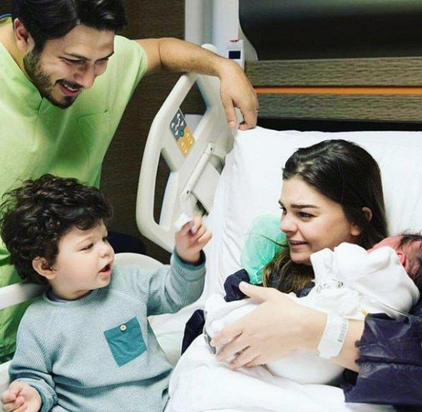 Pelin Karahan: Eşimle günde 15 defa Facetime'dan görüşüyoruz  - Resim 22