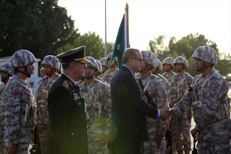 Cumhurbaşkanı Erdoğan Katar'daki Türk birliğinde