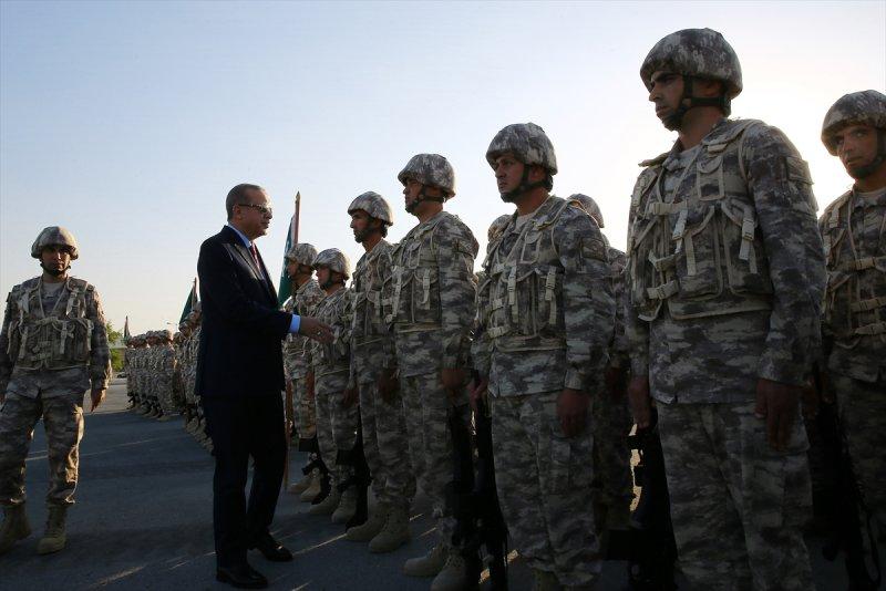 Cumhurbaşkanı Erdoğan Katar'daki Türk birliğinde