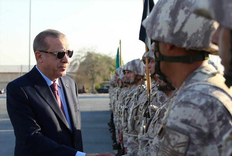 Cumhurbaşkanı Erdoğan Katar'daki Türk birliğinde