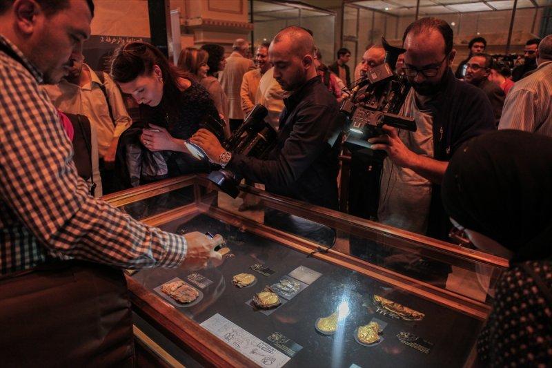 Mısır firavunu Tutankhamun'un altın koleksiyonu sergide