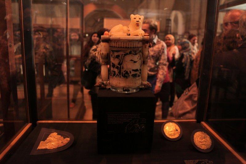 Mısır firavunu Tutankhamun'un altın koleksiyonu sergide