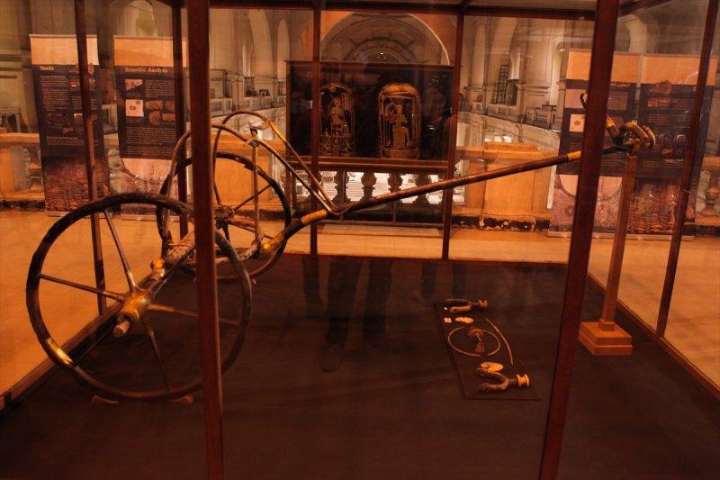 Mısır firavunu Tutankhamun'un altın koleksiyonu sergide