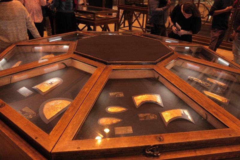 Mısır firavunu Tutankhamun'un altın koleksiyonu sergide