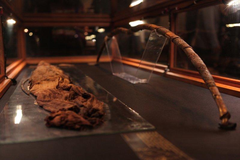 Mısır firavunu Tutankhamun'un altın koleksiyonu sergide