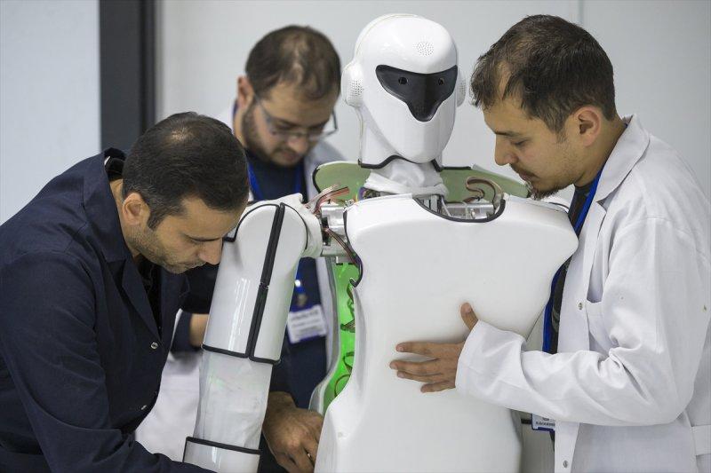 Türkiye'nin ilk insansı robot fabrikası açıldı