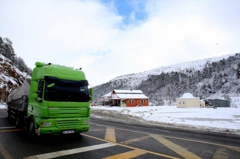 Zigana Dağı'nda kar yağışı