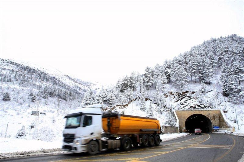 Zigana Dağı'nda kar yağışı