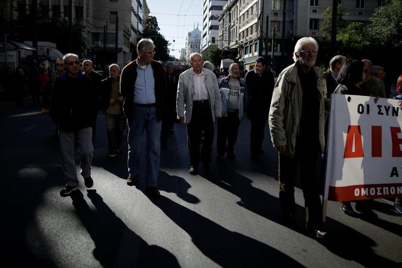 Yunanistan'da emekliler sokağa döküldü