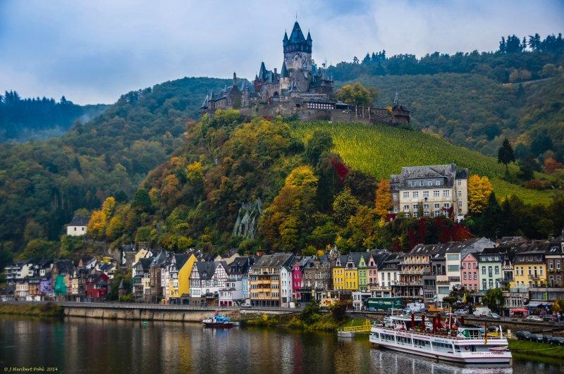 12. yüzyıldan kalan Cochem Kalesi