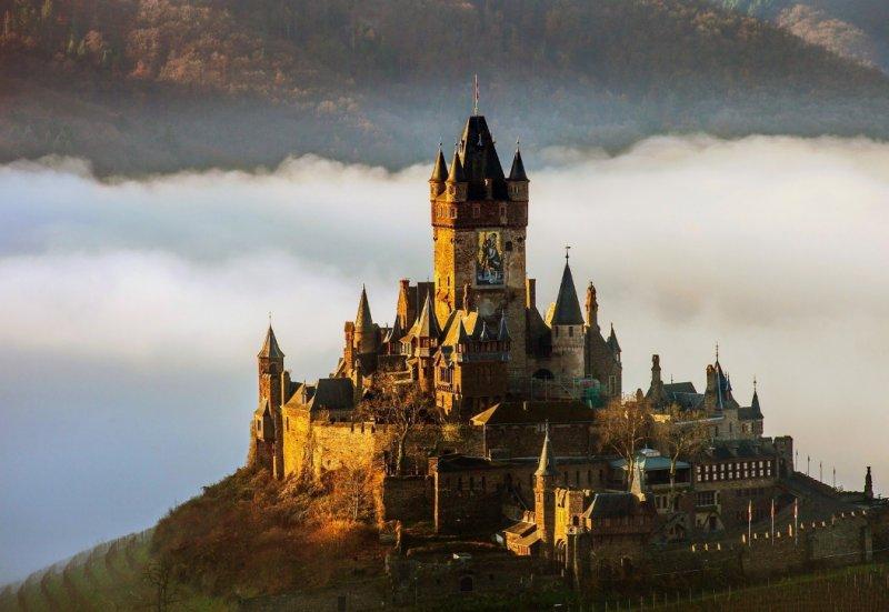 12. yüzyıldan kalan Cochem Kalesi