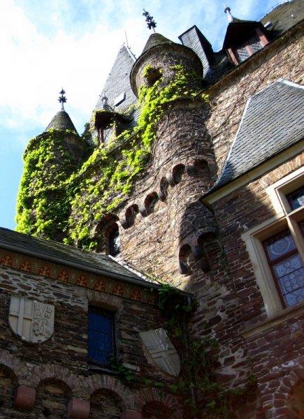 12. yüzyıldan kalan Cochem Kalesi