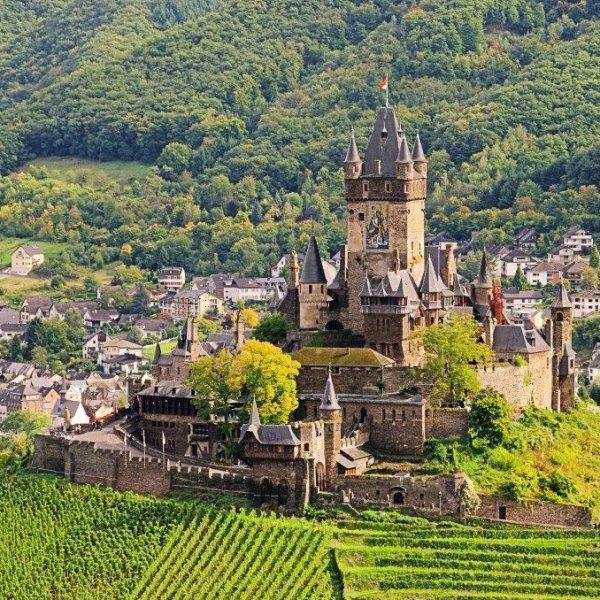 12. yüzyıldan kalan Cochem Kalesi